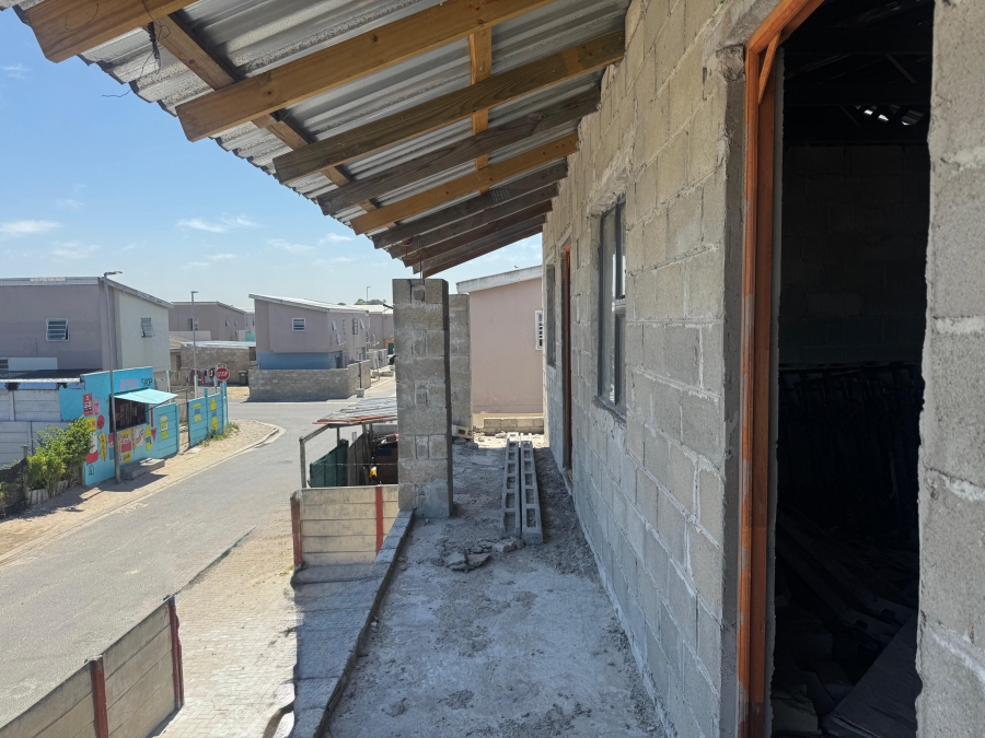 6 Bedroom Property for Sale in Electric City Western Cape